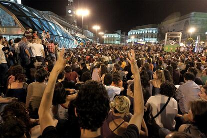 La Puerta del Sol se volvió a llenar el domingo por la noche para una última concentración del movimientos 15-M antes del desmantelamiento del campamento.