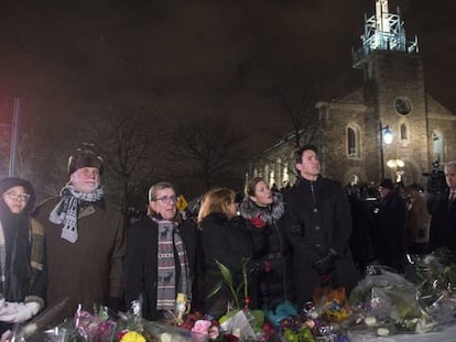 O primeiro-ministro Trudeau, ao lado de outras personalidades, durante vigília nesta segunda-feira.