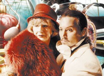 Johnny Depp (en la imagen), Jude Law y Colin Farrell encarnan el papel del difunto Ledger en las ensoñaciones 
de la película El imaginario del doctor Parnassus