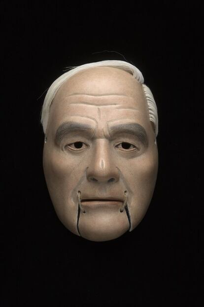 Simon Starling. Proyecto para máscara (Hiroshima): El sombrero. De 2010. Máscara de madera tallada.