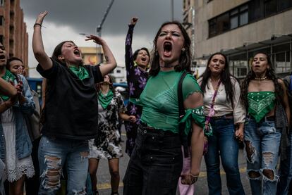 Miles de mujeres marcharon por las calles de Bogotá, en el marco del día de acción global por el acceso al aborto legal y seguro. Este año Colombia despenalizó el aborto hasta la semana 25. 