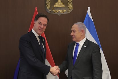 Dutch Prime Minister Mark Rutte (L) and Israeli Prime Minister Benjamin Netanyahu shake hands during their meeting at the prime minister's office in Jerusalem, February 12, 2024.