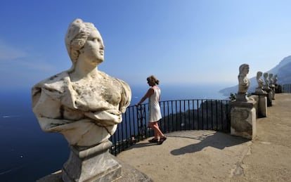 Los bustos de piedra de la Terrazza dell&#039; Infinito, en Ravello.