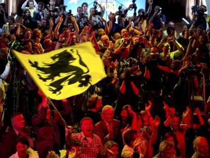 Nacionalistas flamencos celebran la victoria electoral en los comicios de B&eacute;lgica en 2010