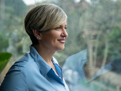 Verónica Alcocer, esposa de Gustavo Petro, candidato a la presidencia de Colombia, posa para una fotografía en su casa en el norte de Bogotá, Colombia.