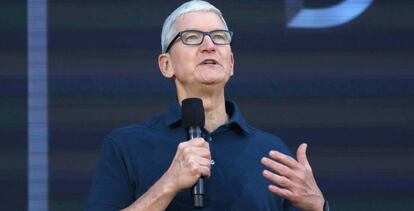 El consejero delegado de Apple, Tim Cook, durante la conferencia anual de desarrolladores WWDC. 