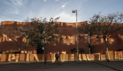 Los muros curvos de ladrillo de la ampliación de la Escuela Técnica Superior de Arquitectura de Barcelona, su último proyecto, de 1978.