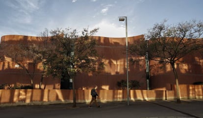 Els murs corbs de maó de l’ampliació de l’Escola Tècnica Superior d’Arquitectura de Barcelona, el seu últim projecte, de 1978.