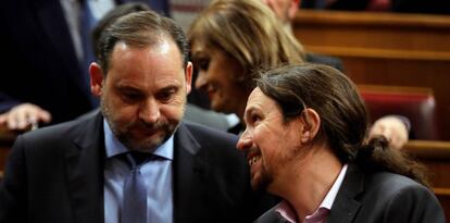 El ministro de Transportes, Movilidad y Agenda Urbana, José Luis Ábalos, y el vicepresidente segundo del Gobierno, Pablo Iglesias, en una foto de archivo.