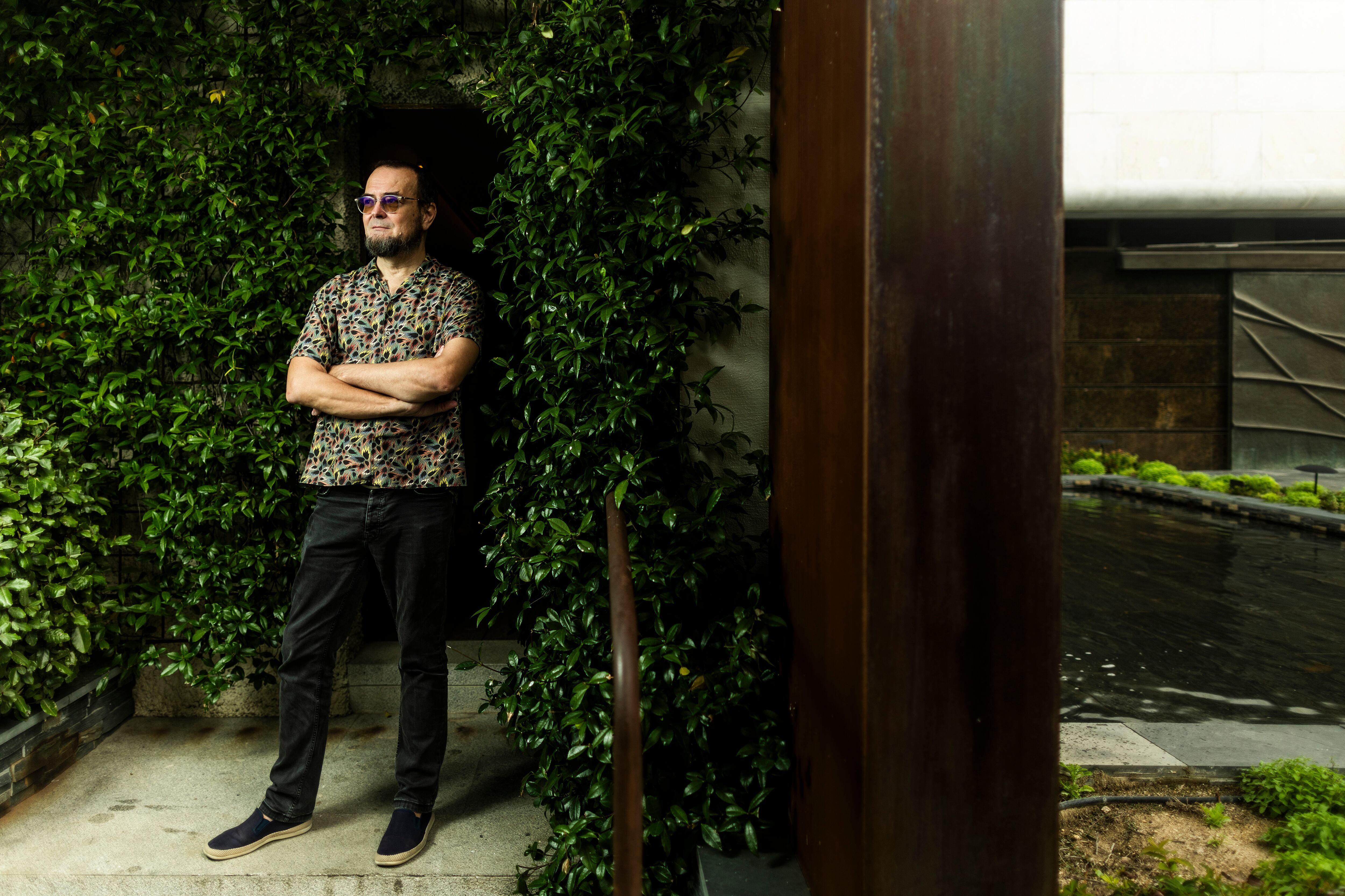 Mauro Entrialgo, en los jardines de la Fundación Juan March, en Madrid.