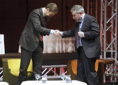 El presidente José Luis Rodríguez Zapatero y el Nobel de Economía, Paul Krugman, comparten escenario en unas jornadas europeas sobre innovación organizadas por el Ministerio de Ciencia.