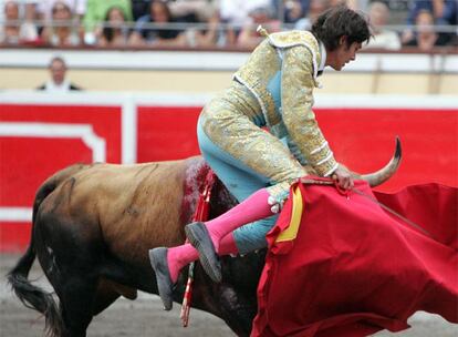 Sebastián Castella, con el sexto toro de la tarde.