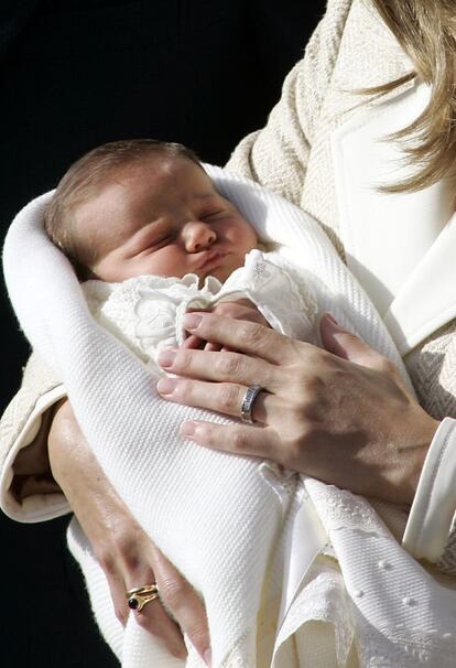 La princesa Leonor fue presentada a los medios de comunicación en el exterior de la clínica Ruber Internacional de Madrid, el 7 de noviembre de 2005.