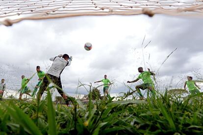 Sesión de entrenamiento del club de fútbol Society Sports Range en Brasilia, Brasil. 25 de marzo de 2014.