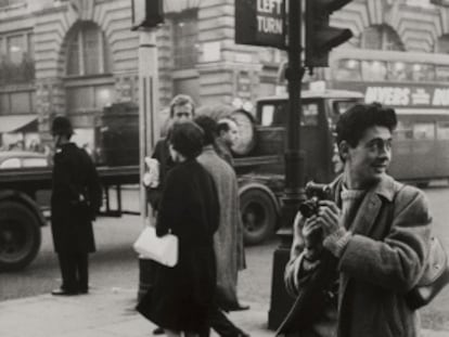 Sergio Larraín, retratado en Londres en 1958.