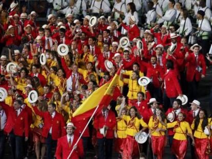 La delegaci&oacute;n espa&ntilde;ola desfila en la ceremonia inaugural de Londres 2012.