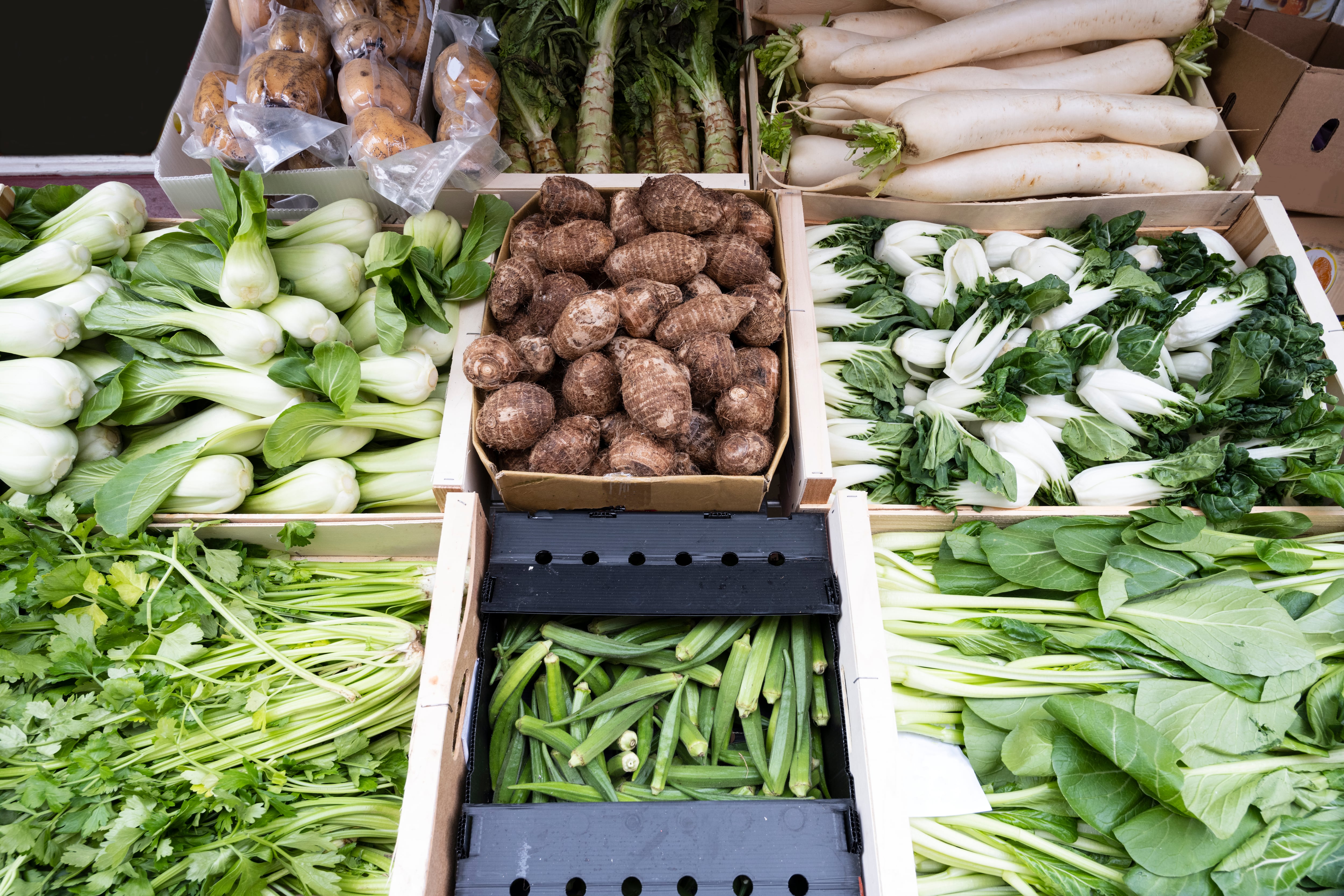 Okra, chayote o pak choi: cómo cocinar los mejores productos de las verdulerías migrantes