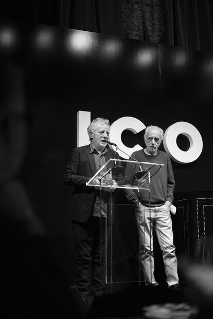 Fernando Trueba fue el encargado de hacer entrega a Javier Mariscal del premio icono.