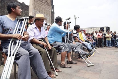 Heridos de la matanza de Nochixtlan, este domingo en la capital mexicana.