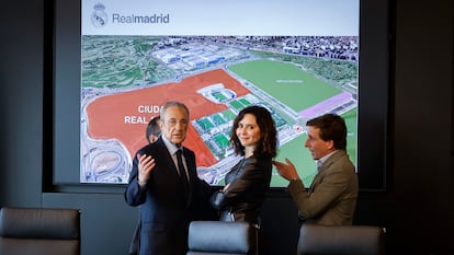 La presidenta de la Comunidad de Madrid, Isabel Díaz Ayuso, y el alcalde de Madrid, José Luis Martínez -Almeida, junto a Florentino Pérez, presidente del Real Madrid, en la presentación la pasada semana de Madrid Innovation District.
