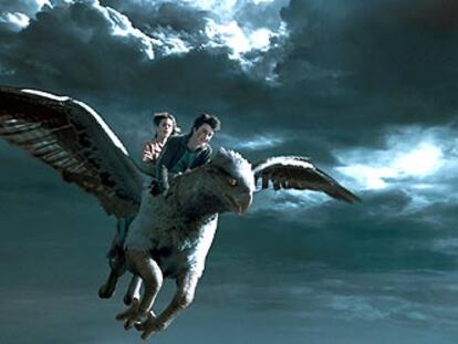 Daniel Radcliffe y Emma Watson viven nuevas aventuras en <i>Harry Potter y el prisionero de Azkaban</i>.