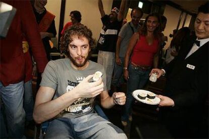 Pau Gasol, durante la fiesta en Saitama por la consecución del título mundial.