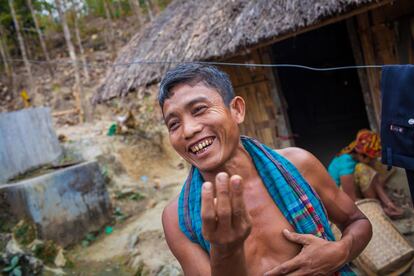 Suresh Konti Chakma, el último habitante de su aldea que ha superado el mal.