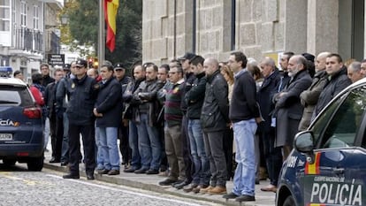 Concentración de policías en Santiago en recuerdo de su compañera