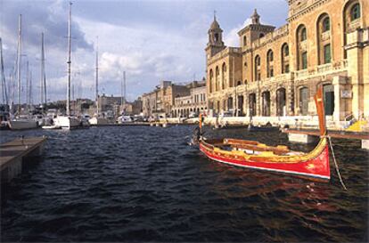 El Museo Marítimo, en el muelle de Vittoriosa, ciudad maltesa situada en la bahía del Gran Puerto, enfrente de La Valetta.