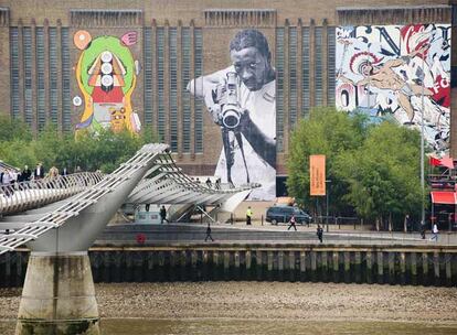 Vista de la muestra de <i>Street Art</i>, en la fachada de la Tate Modern de Londres, que estará abierta hasta agosto de 2008. Foto: Tate