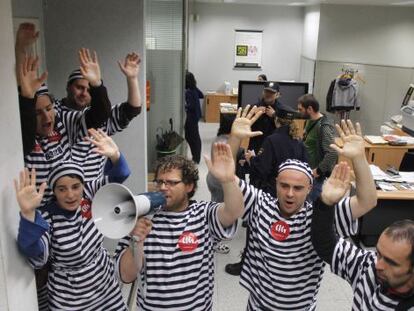 Protestas en una oficina de Bankia de Santiago 