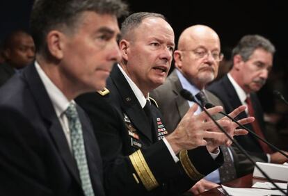 El general Keith Alexander, jefe de la NSA, testifica en el Capitolio.