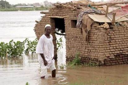 Además de la violencia, el país ha sufrido este mes graves inundaciones debido a la crecida del Nilo.