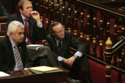 Pasqual Maragall (izquierda), Pío García Escudero, detrás, y Josep Piqué durante el debate en el Senado.