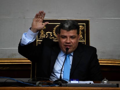 El diputado venezolano Luis Parra se autoproclamó presidente de la Asamblea Nacional el 7 de enero. 