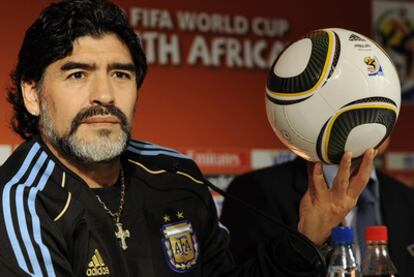 Maradona, durante la rueda de prensa