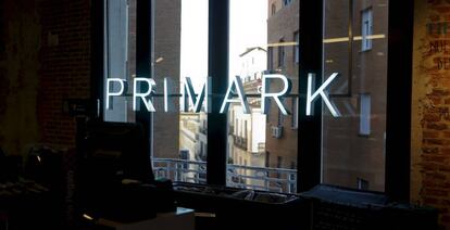 Logo de Primark en una de sus tiendas de Madrid.