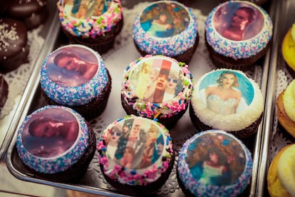 Magdalenas con impresiones de Taylor Swift en una tienda de Massachusetts, en mayo.