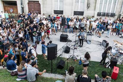 Actuaciones musicales en las calles de Santiago. 