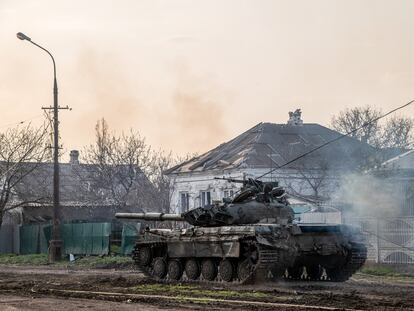 Un carro de combate ruso en Mariupol, en una imagen del día 13.