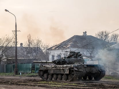 Un carro de combate ruso en Mariupol, en una imagen del día 13.