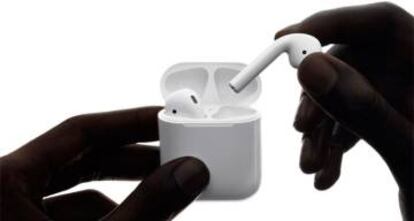 Los AirPods 2 contarán con una variante de color negro