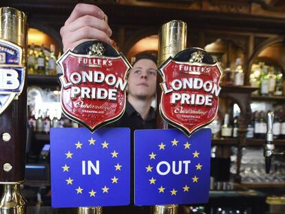 A London pub gives drinkers the in-out choice with their pint.