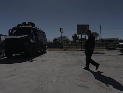 A police officer at the precinct in Valle de Juárez.