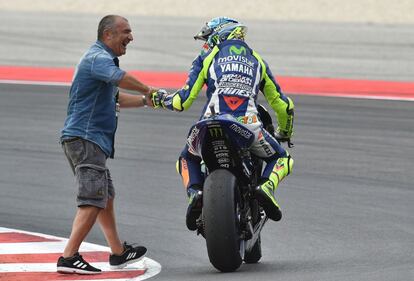 Aldo Drudi salusa a Valentino Rossi 