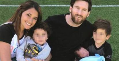 Leo Messi, con su esposa Antonella y sus tres hijos.