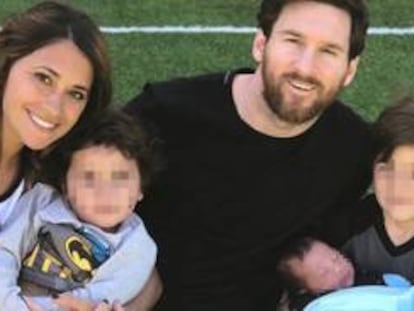 Leo Messi, con su esposa Antonella y sus tres hijos.