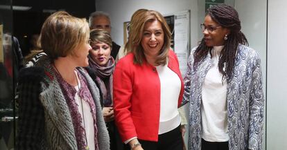 Purificación Causapié, portavoz del PSOE en el Ayuntamiento (izquierda) con Susana Díaz, presidenta de la junta de Andalucía.