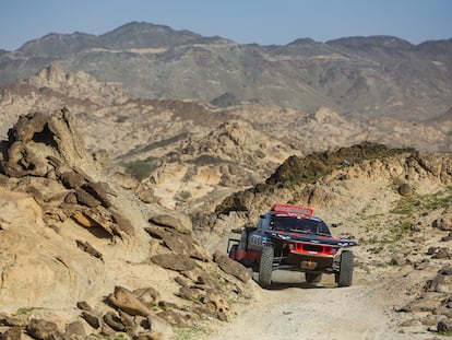 Carlos Sainz, durante un test privado antes del Rally Dakar de 2023, en Yanbu (Arabia Saudí).