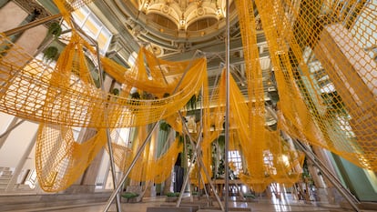Las zonas de descanso en la sala de baile del Círculo d Bellas Artes.